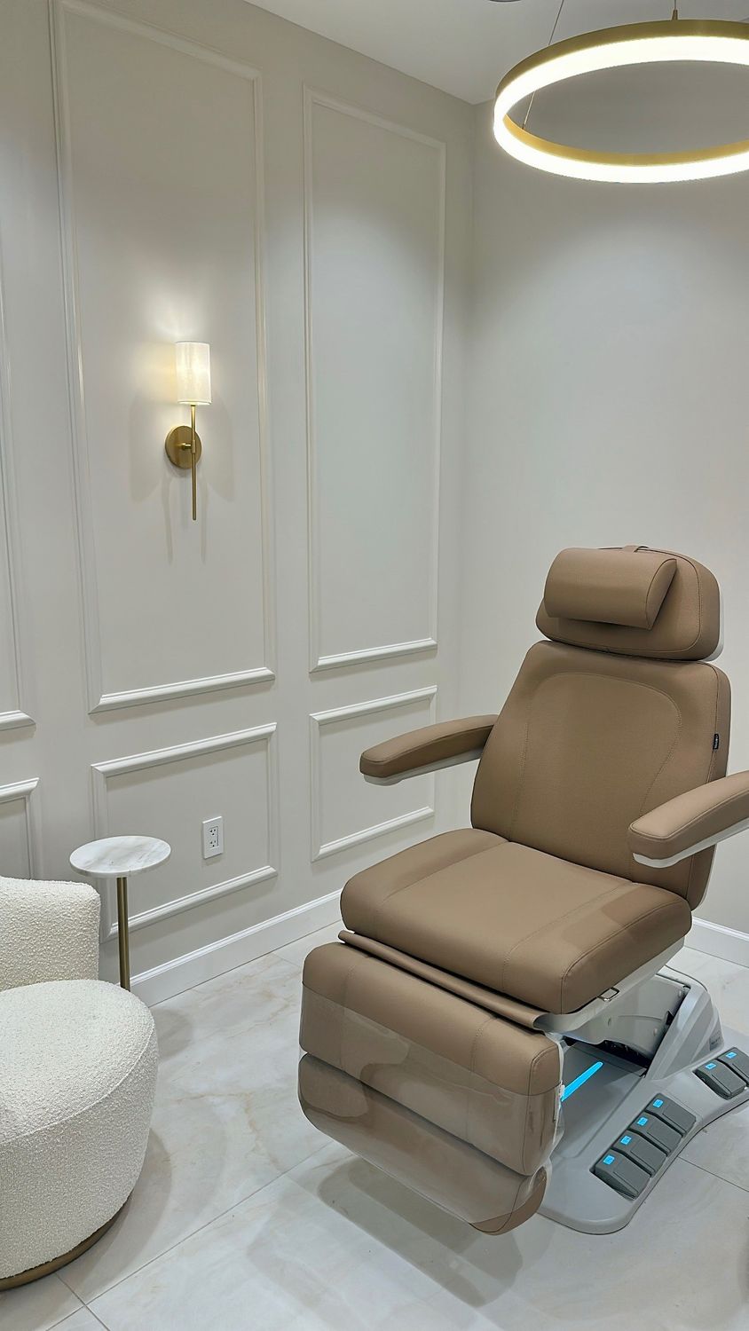 manhattan Sculptra model with blonde hair