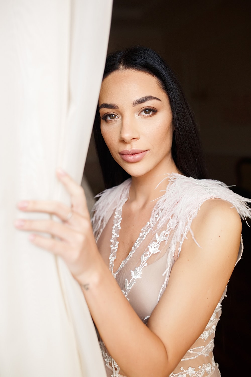 manhattan weight loss model with curly hair